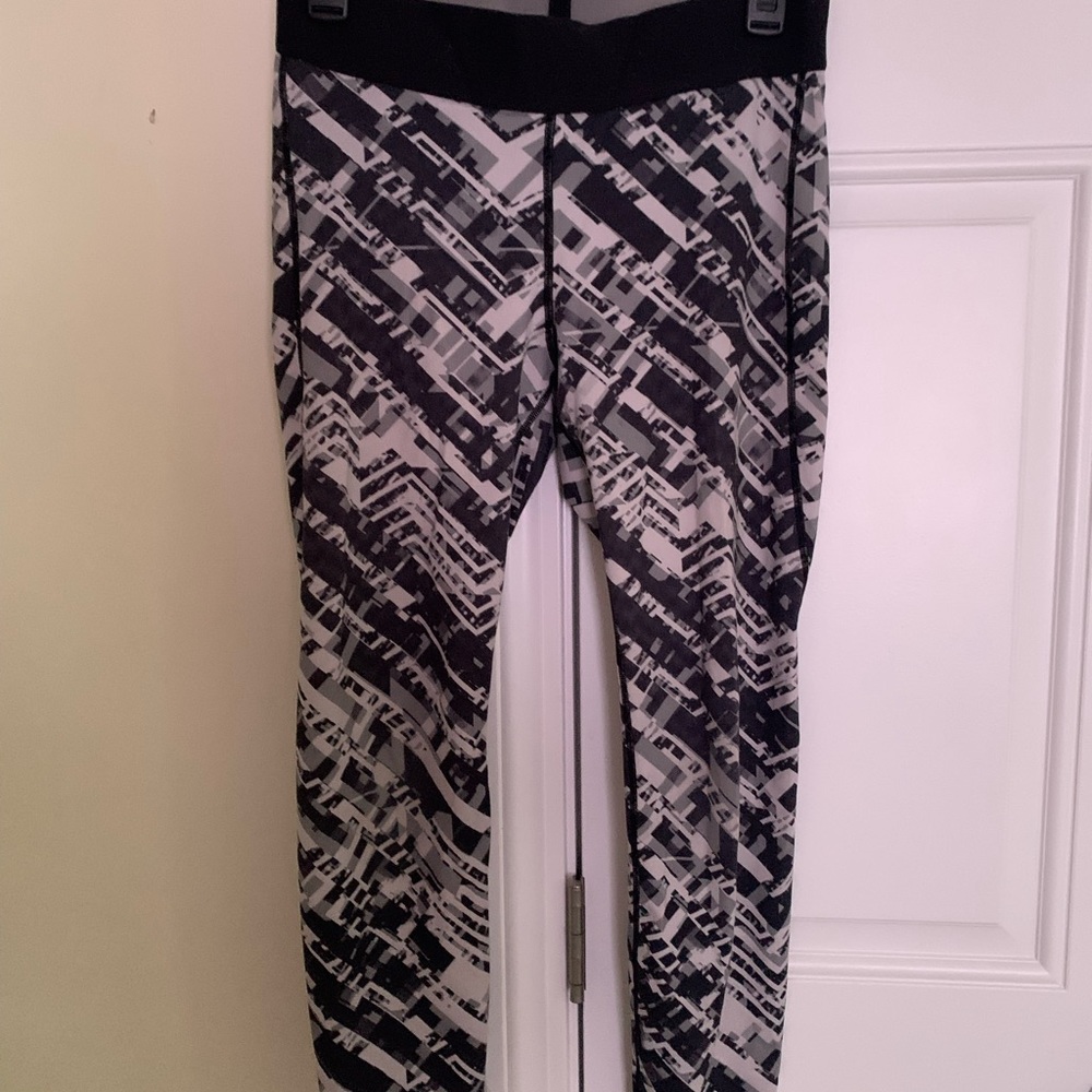 H&M patterned leggings